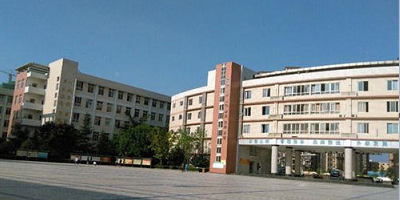 <b>簡陽市平泉高級職業中學</b>