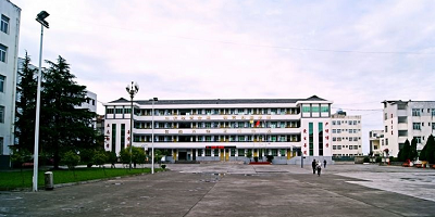 <b>四川省劍閣縣鶴齡職業中學</b>