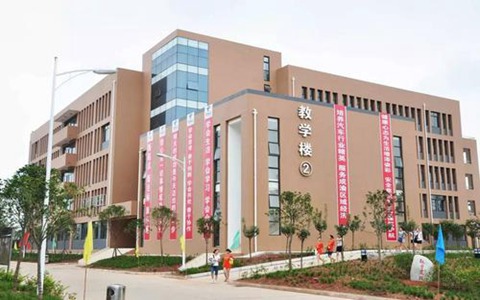 雁江區(qū)忠義高級(jí)職業(yè)中學(xué)開設(shè)有哪些專業(yè)?數(shù)控技術(shù)應(yīng)用專業(yè)怎么樣